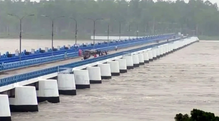 ভারতের ঢলে তিস্তার পানি ছুঁই ছুঁই, খুলে দেওয়া হলো জলকপাট
