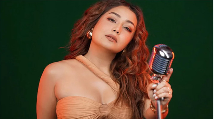 উত্তাল দিল্লি,শিক্ষার্থীদের সঙ্গে একাত্মতা প্রকাশ গায়িকা নেহা কক্করের