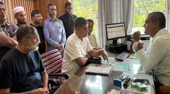 ব্রাহ্মণবাড়িয়ায় আঞ্চলিক পাসপোর্ট অফিসে জেলা পরিষদ প্রশাসকের পরিদর্শন