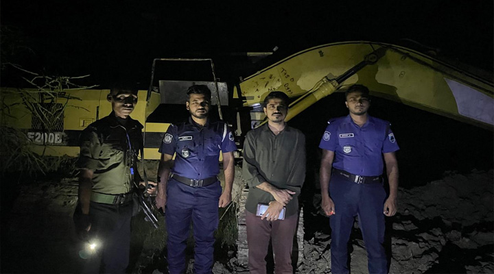 পুঠিয়ায় ফসলি জমির টপসয়েল কাটার বিরুদ্ধে অভিযান