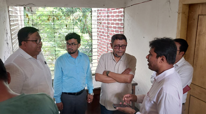 মোরেলগঞ্জ হাসপাতালে হঠাৎ সকাল ৯টায় হাজির  স্বাস্থ্যমন্ত্রী