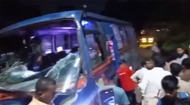 বাস ঢুকে পড়লো কুর্মিটোলা হাসপাতালে, নিহত ১