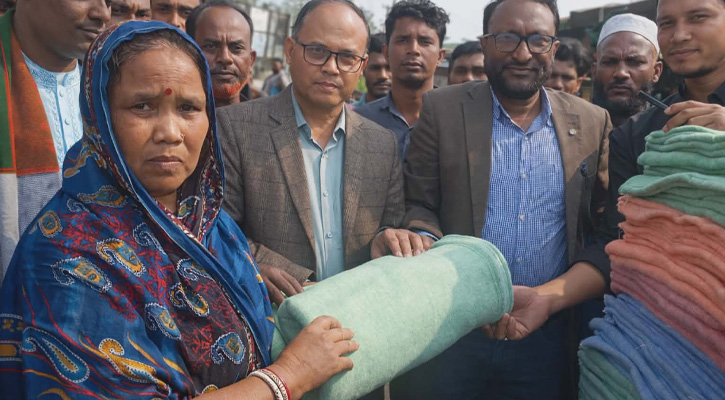 নালিতাবাড়ীতে শীতার্তদের মাঝে কম্বল বিতরণ