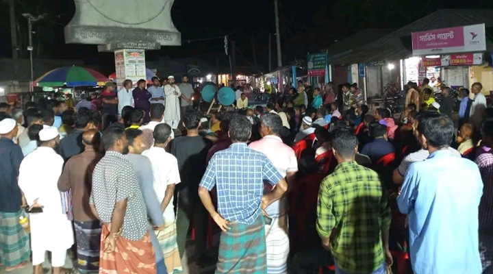 কুমিল্লাতে শিক্ষক লাঞ্ছিত, জড়িতদের বিচার দাবিতে নীলফামারীতে বিক্ষোভ