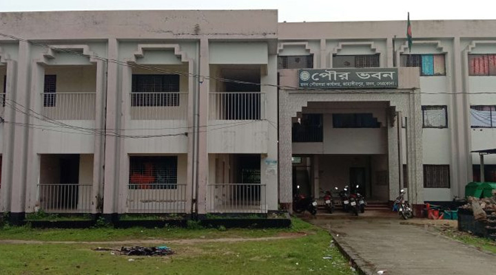 মদন পৌরসভায় সরকার নির্ধারিত টোল আদায় করছে ইজারাদ
