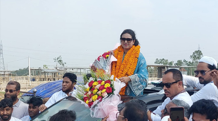 শেরপুরে দলীয় নেতা কর্মীদের ভালোবাসায় সিক্ত প্রিয়াঙ্কা