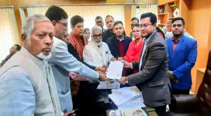 মনোনয়নপত্র জমা দিলেন আজহারুল ইসলাম মান্নান
