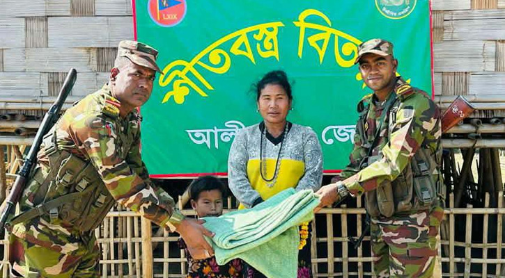 আলীকদমের দুর্গম পাহাড়ে সেনাবাহিনীর শীতবস্ত্র বিতরণ