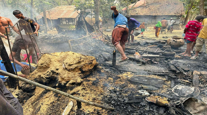 রাঙ্গাবালীতে বৈদ্যুতিক আগুন: পুড়ছে দুটি বসতঘর, নিঃস্ব পরিবার