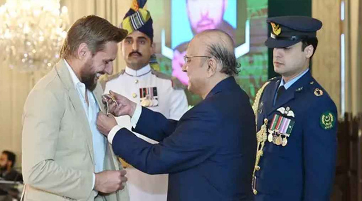 শহীদ আফ্রিদি পেলেন রাষ্ট্রীয় সম্মাননা