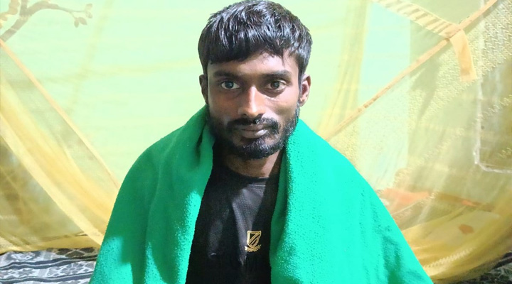 কুড়িগ্রামের ভূরুঙ্গামারীতে মোটর পাম্প চুরির ঘটনায় স্থানীয় দের হাতে যুবক আটক