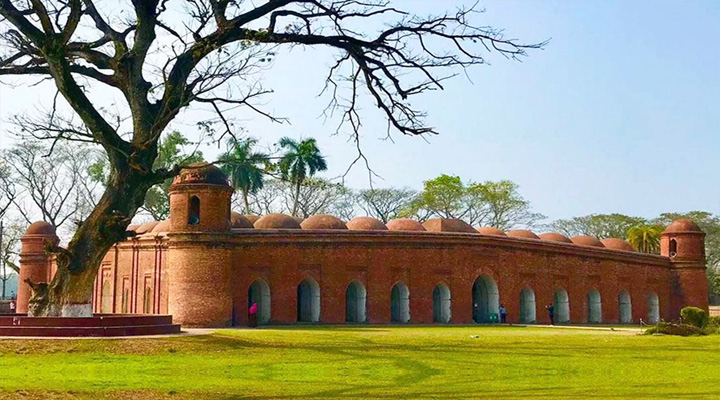 ছুটির দিনে ঘুরে আসুন ষাট গম্বুজে
