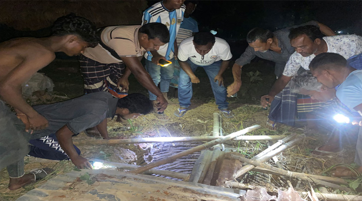 গোদাগাড়ীতে পরিত্যক্ত বিএমডিএর গভীর গর্তে পড়ে মহিষের মৃত্যু, ক্ষতিপূর দাবি