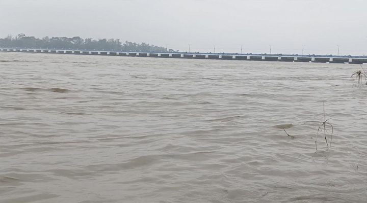 বিপদসীমার ওপরে তিস্তার পানি, খুলে দেওয়া হয়েছে ব্যারাজের ৪৪ জলকপাট