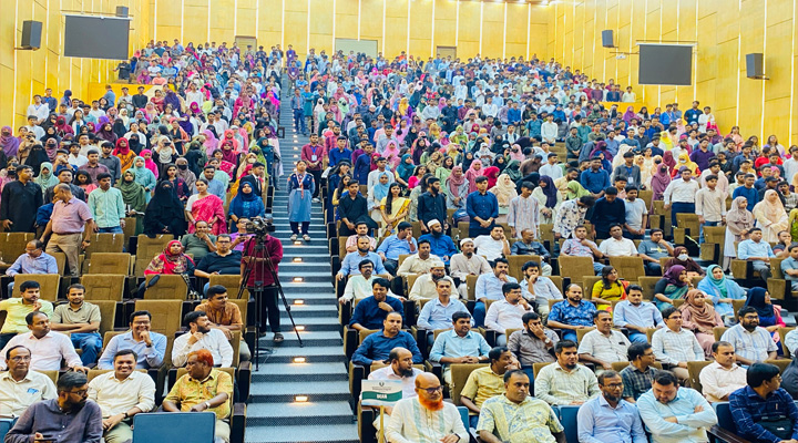 নবীন শিক্ষার্থীদের বরণ করে নিল পাবিপ্রবি প্রশাসন