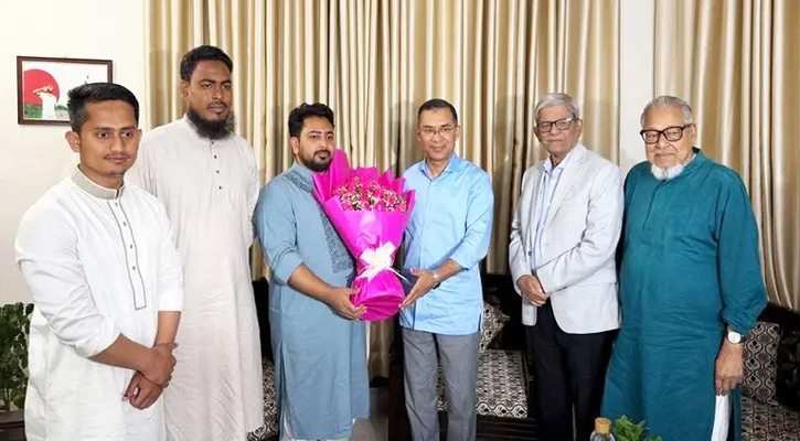 নাহিদ ইসলামের বাসায় তারেক রহমান