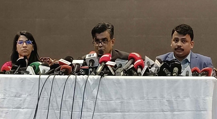 উপদেষ্টারা পতাকাবাহী গাড়িতে শপথ অনুষ্ঠানে যাবেন, ফিরবেন পতাকা ছাড়া