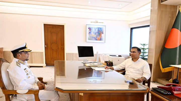 প্রধানমন্ত্রীর সঙ্গে নৌবাহিনী প্রধানের সাক্ষাৎ