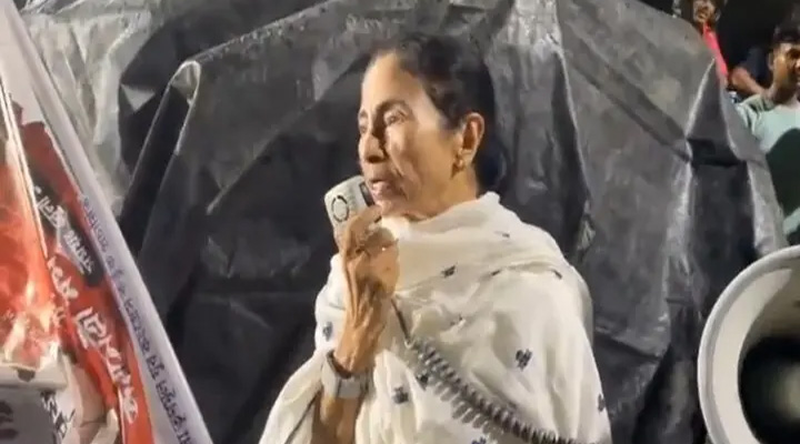 উত্তপ্ত পশ্চিমবঙ্গ, রাস্তায় মমতা