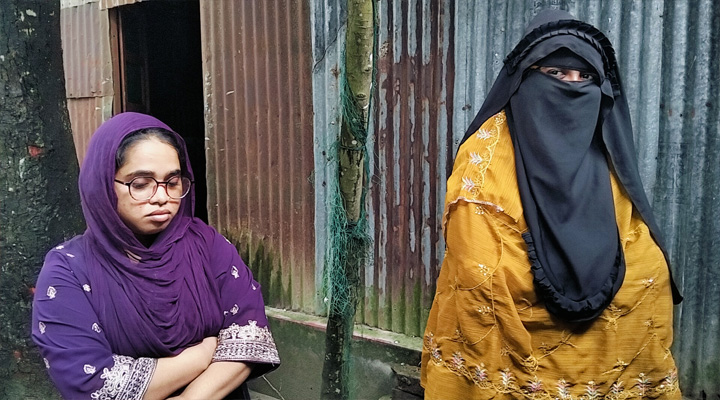 সরিষাবাড়ীতে  স্ত্রীর স্বীকৃতিতে প্রবাসীর বাড়িতে দুই নারীর অনশন