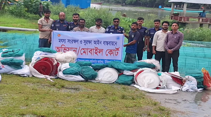 উজিরপুরে অর্ধকোটি টাকার নিষিদ্ধ জাল পুড়িয়ে ধ্বংস