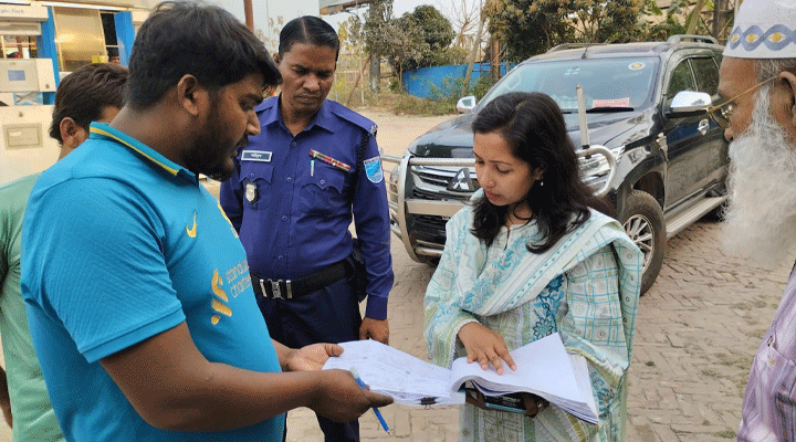 লৌহজংয়ে তেল বিক্রয় কার্যক্রম তদারকি
