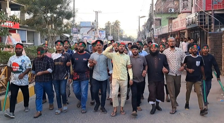 শেখ হাসিনার ফাঁসির রায়ে চাঁপাইনবাবগঞ্জে আনন্দ মিছিল