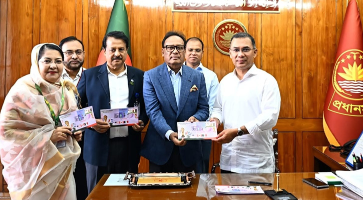 বিশ্বকাপ উপলক্ষে স্মারক ডাকটিকিট উন্মোচন প্রধানমন্ত্রীর