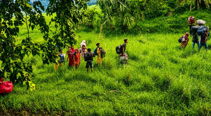 সীমান্তে রাতের আঁধারে ২৮ জনকে সরিয়ে নিতে বাধ্য হলো বিএসএফ