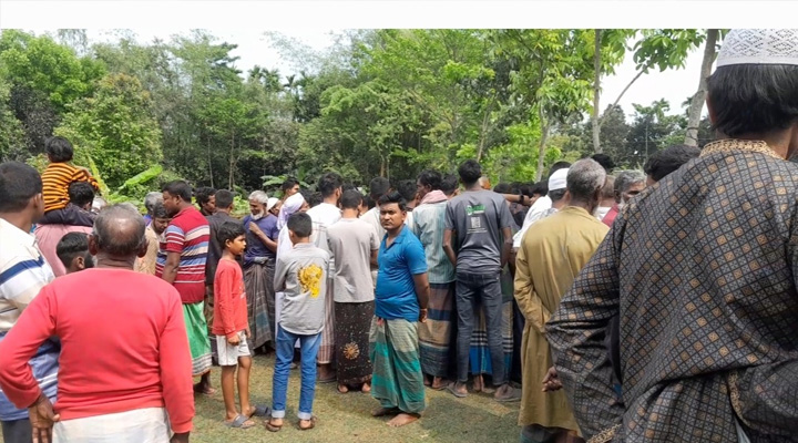নলডাঙ্গায় জানাজা অনুষ্ঠানে মুসল্লির ওপর পাগলের হামলা