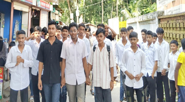 বাউফলে স্কুল শিক্ষার্থীকে ধর্ষণের চেষ্টা, প্রতিবাদে শিক্ষার্থীদের বিক্ষোভ