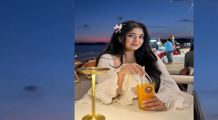 মুগ্ধতা ছড়ালেন শাহতাজ