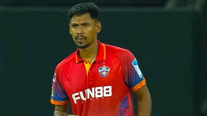 এক ওভারে ৩ উইকেট মোস্তাফিজের