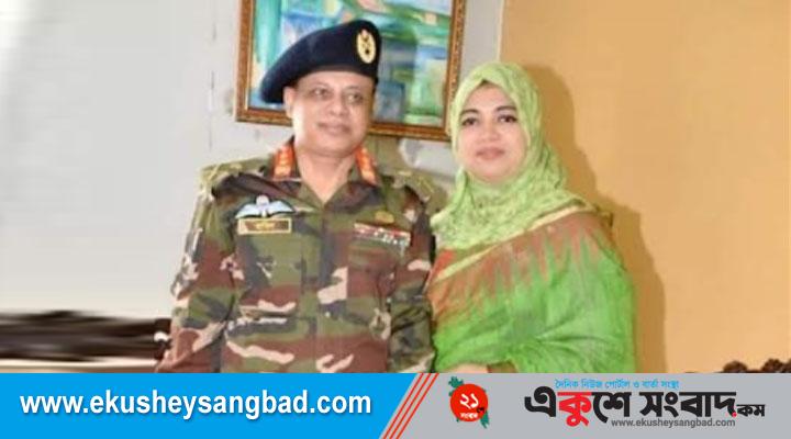 Eshakda barmoq bilan onlayn porno